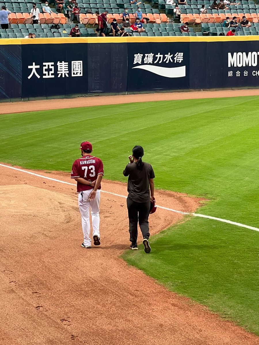 SusuKuo0601's tweet photo. 一軍に一週間支援しに来ました！今回はブルペン担当になるので、マウントに行くことはありませんが、一軍の雰囲気を感じることができて、貴重な毎日を大事に過ごしたいと思います。
では、またご声援をよろしくお願いしますねー！ https://t.co/SchEUP5BHj