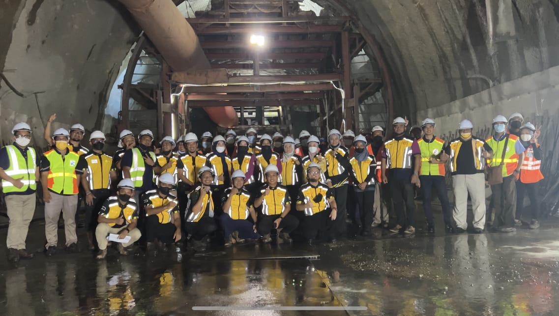 Lawatan sambil belajar ke Projek Rail Pantai Timur (ECRL) Terowong Kuantan. <a href="/JKRTerengganu/">JKR Terengganu</a> <a href="/IrHjMdridzwan/">IrHjMdridzwan</a> <a href="/MoALiS114/">MoALiS</a> <a href="/sabira69914729/">sabira</a> <a href="/Nadiah1209/">Nadiah</a>