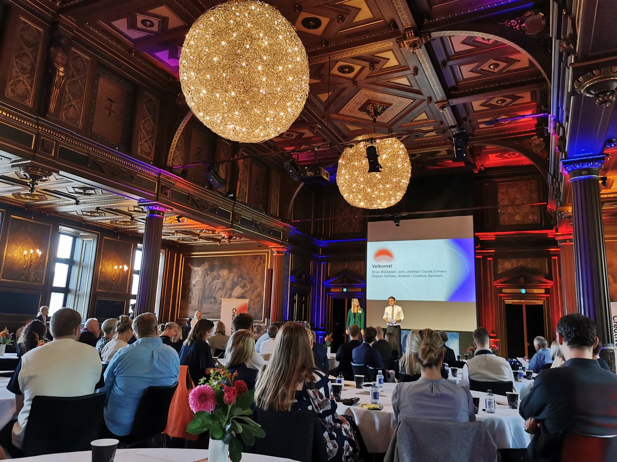 TradeInstituteS's tweet photo. Creative Summit hos @DanskErhverv med ultra spændende indhold og indlægsholdere. Majken Kalhave, Brian Mikkelsen,@ChristianStadil Anna Porse, #digitalisering #tradeinstituteS Tech Ambassadør Anne Marie Enngtoft Larsen og mange mange flere - yuhuuu https://t.co/sekVEnePET