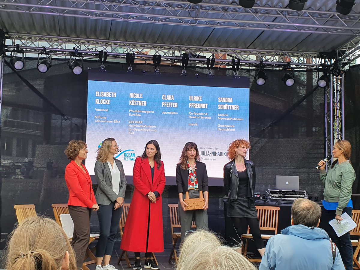 Teaming up with @borisherrmann & #TeamMalizia collecting the #ocean’s CO2 data - #ARaceWeMustWin for our planet & climate! Great talk yesterday from #EuroSea manager @nicolekoestner at the #MaliziaOceanFestival for the launch of new Seaexplorer race boat 🙌 🌊