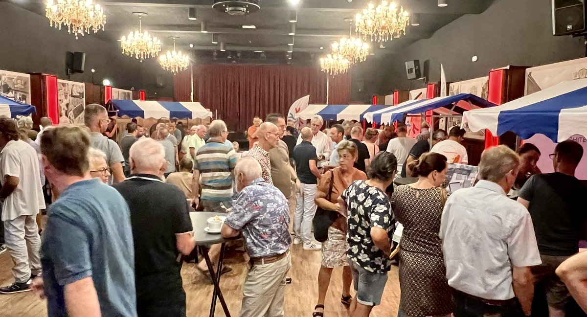 Gisteravond vond de omgevingsdialoog met omwonenden plaats, betreft nieuwbouwplan aan het vormalige Hekkensterrein in Tegelen. Met een opkomst van circa 150 mensen, was het een geslaagde avond!

Benieuwd naar de plannen? 
Kijk op boschkamp-tegelen.nl