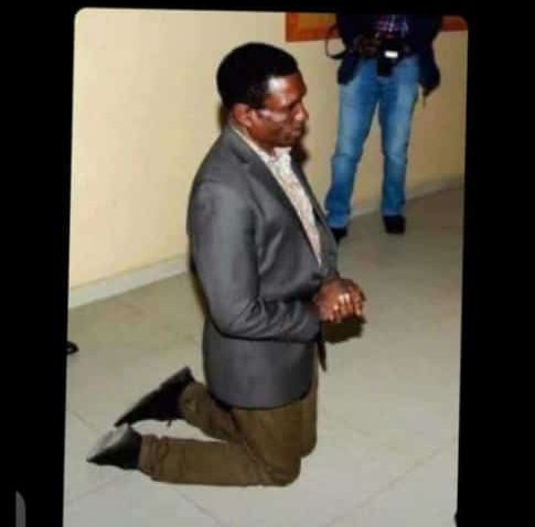 Am_Haryourmedeh's tweet photo. Father Lord,
Deliver me from the shackles of 2.5GB for N500
MTN wan send me go village back 🥺🤲😭😭 https://t.co/7B7ieAzGp6