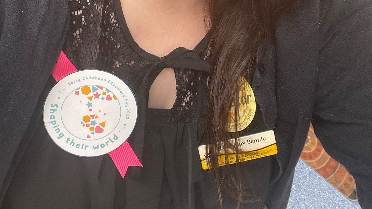 Luci_May11's tweet photo. 💐 Happy Early Childhood Educators Day 💐
Celebrating us today with caramel slice + homemade badges. Our team may be small but our impact is GIGANTIC! 👦🏽👧🏼
#earlychildhoodeducatorsday #shapingtheirworld #proudtobeanearlychildhoodeducator #teampreschool #FMDS https://t.co/89xMWKwYVQ