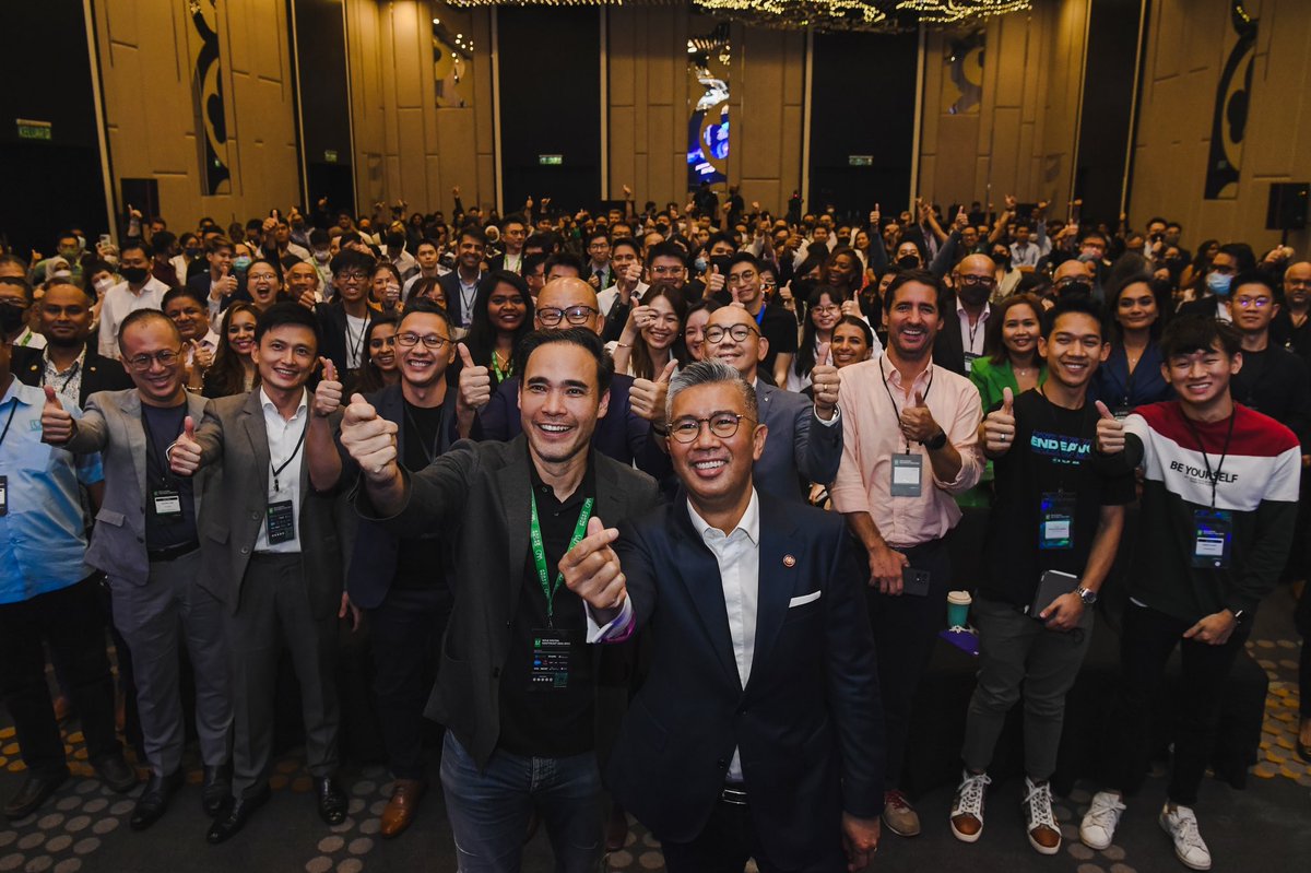 tzafrul_aziz's tweet photo. Spoke @ #WildDigital Conference yesterday in front of our Malaysian startup community. The first question asked by @patrickgrove was my dream job when I was young.
My answer was a footballer😂 I guess I should just keep on dreaming... https://t.co/olYNA5mPep