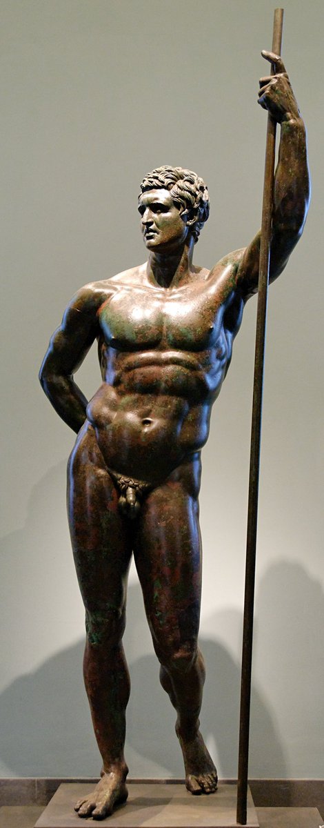 AliciaMimundo's tweet photo. 1. “El príncipe helenístico” o “el príncipe seléucida” es una escultura griega en bronce de época helenística (s. III-II a.C.) que representa a un joven desnudo (se ha querido ver a Átalo II, pero no hay consenso) que puede ser uno de los dioscuros (generales de Alejandro Magno⤵️ https://t.co/6qMHHRVpbX