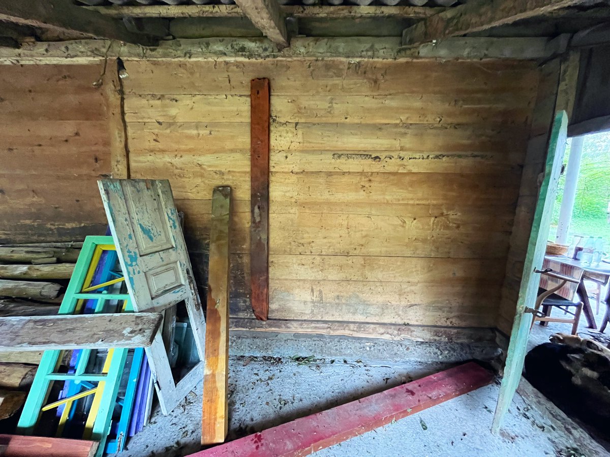 GeroldSchlegel's tweet photo. So das Loch für die Qvevri ist gemacht 3x3 Meter, 1.30Tief.
Jetzt noch eine Türe machen - sprich Wand öffnen 2m Hoch 1.5m Breit…
#GSchaffig
#meineSache https://t.co/wP6bFbHOOt