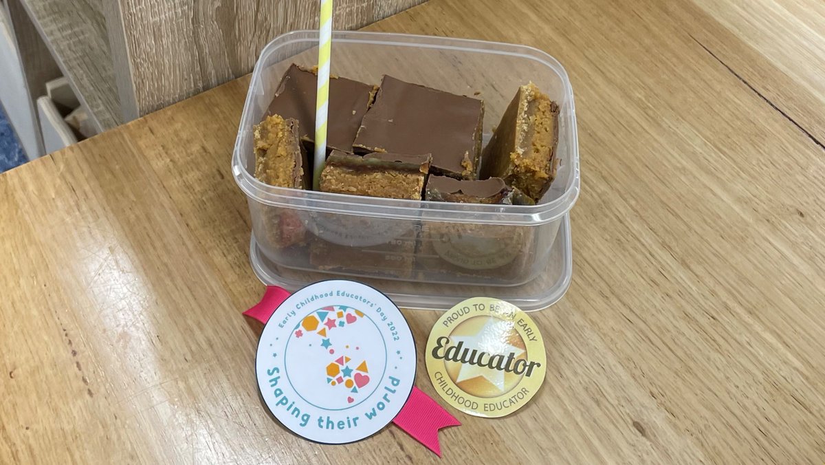 Luci_May11's tweet photo. 💐 Happy Early Childhood Educators Day 💐
Celebrating us today with caramel slice + homemade badges. Our team may be small but our impact is GIGANTIC! 👦🏽👧🏼
#earlychildhoodeducatorsday #shapingtheirworld #proudtobeanearlychildhoodeducator #teampreschool #FMDS https://t.co/89xMWKwYVQ