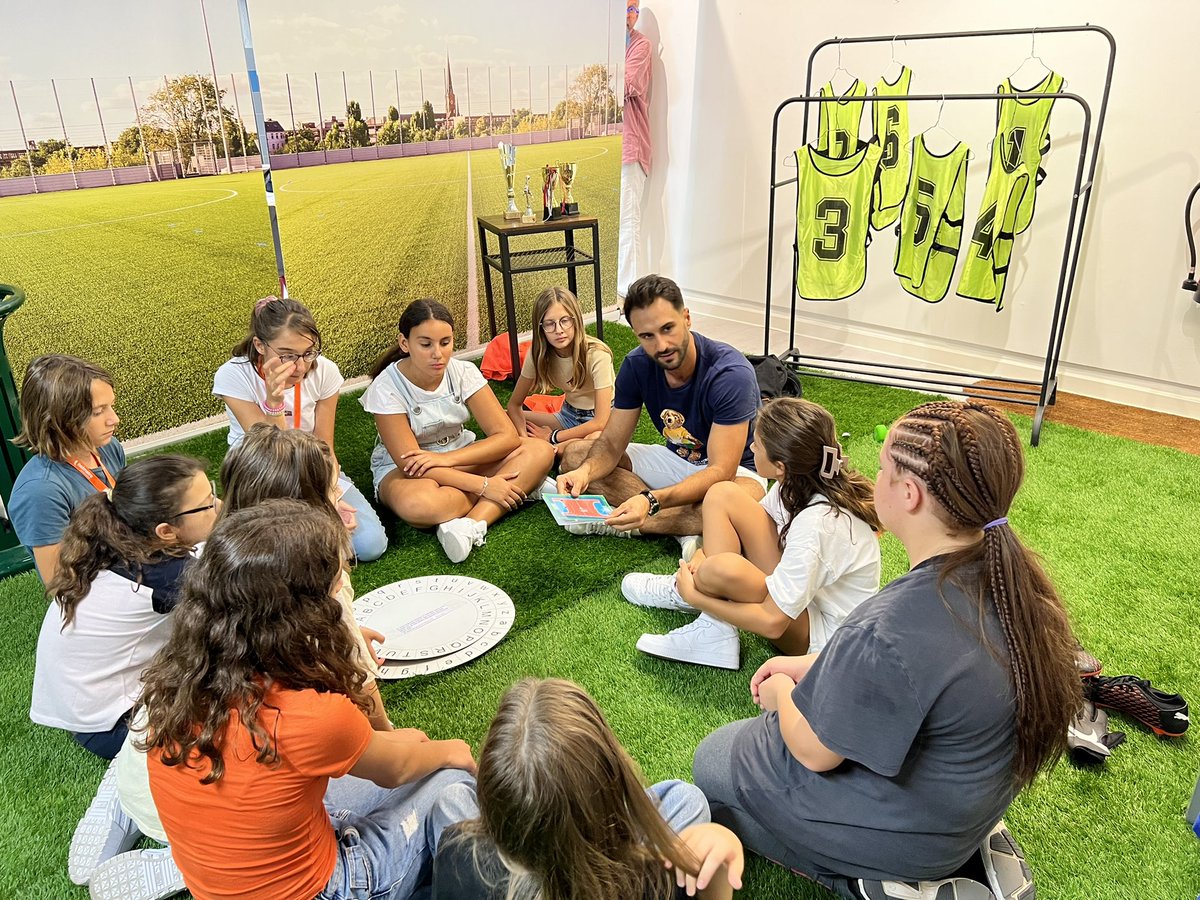 QuentinMatton's tweet photo. .@GADDICTION06 et la @MetropoleNCA, via #PROSOL_FEMMES, s’inscrivent dans une démarche à visée pédagogique et éducative avec ce tout nouvel escape game #EgaliteFH à Port Lympia #Nice06.
➡️ Résoudre une énigme via un scénario fictif, mais réaliste : un format ludique et engageant https://t.co/VmRxGFqjkK