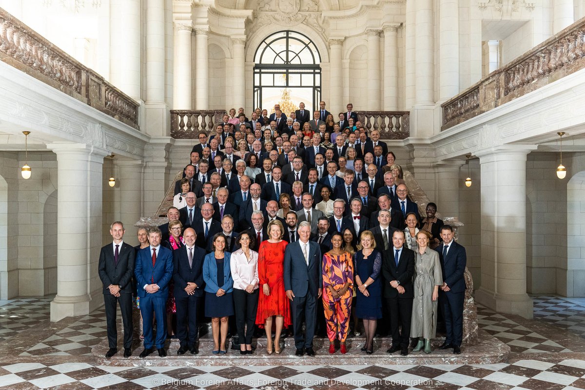 📍 #BEDiploDays 🇧🇪 Their Majesties the King and the Queen welcomed all Belgian Ambassadors at the Royal Palace in Laeken on the occasion of the Belgian Diplomatic Days to thank them for their work in the service of Belgium and of Belgians living or travelling abroad.