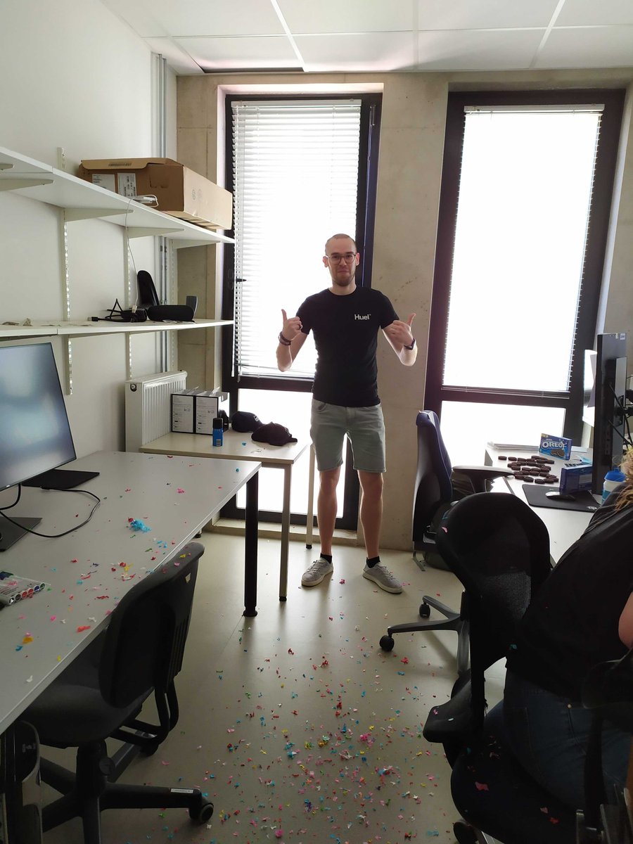 Svanuytven's tweet photo. Yesterday some of my colleagues celebrated my last 100 days in the @T_Voet & @asifrim labs, and stockpiled my #Oreo supply for surviving the dissertation writing. Although I am extremely grateful for what lies ahead of me, I will definitely miss parts of the #singlecellforce https://t.co/806sMYYWHe