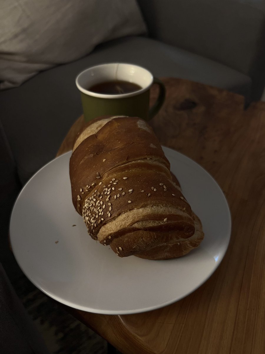 artisrem's tweet photo. صباح هادىء، مع لوحتي الجميلة ☕️ https://t.co/K0P2IVYCzb
