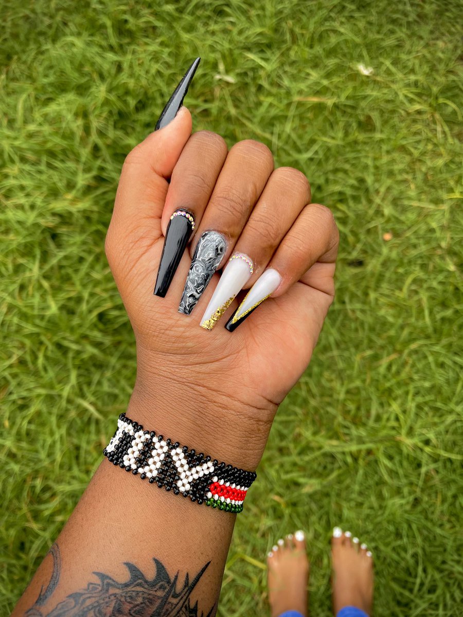 JoyJMurraya's tweet photo. Damn my nails look good 😍
Mani/Pedi by the amazing @AlexNailstech https://t.co/acyPSRF5ir