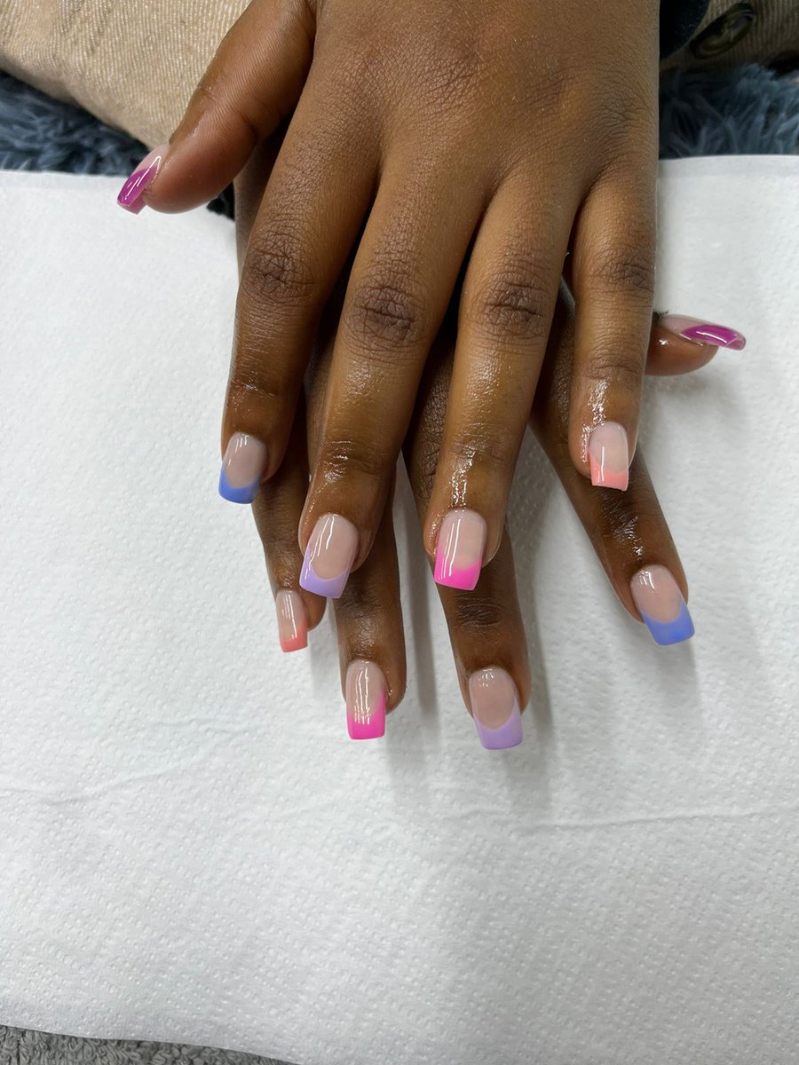 ObedienceSwirri's tweet photo. Do your nails for R200. I'm based in Braamfontein and my WhatsApp and contact number is 0657415449.#GirlsTalkZA #GirlTalkZA #GirlzTalkZa #braamfontein #nails  #nailtec #housecalls https://t.co/w0bEsPzfud