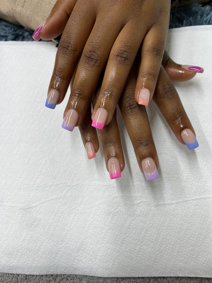 ObedienceSwirri's tweet photo. Do your nails for R200. I'm based in Braamfontein and my WhatsApp and contact number is 0657415449.#GirlsTalkZA #GirlTalkZA #GirlzTalkZa #braamfontein #nails  #nailtec #housecalls https://t.co/w0bEsPzfud