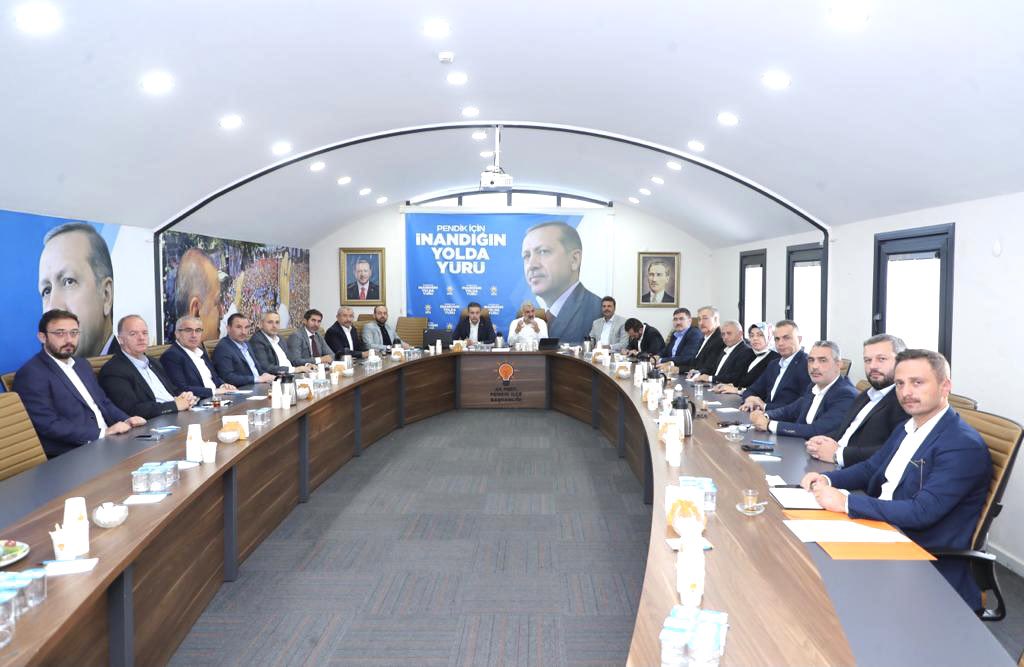 bbismailerdem's tweet photo. İstanbul Ak Parti Anadolu yakası İlçe başkanları toplantısını İl başkanımız sayın @osmannnurika başkanlığında Pendik ilçemizde gerçekleştirdik.

“Yüz Yüze 100 Gün” programlarını, gelecek aylar yapılacak çalışmaları değerlendirdik. 

Hedef 2023

“Mesele MEMLEKET Meselesi” https://t.co/BXzeKUwUsB