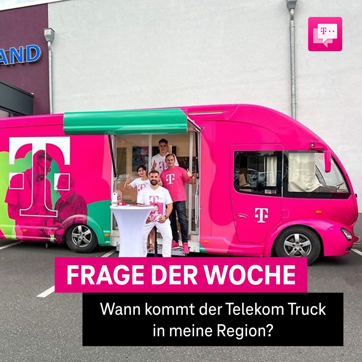 Telekom_hilft's tweet photo. Wir kommen zu euch nach Hause – also fast jedenfalls 😉 Unser #Telekom Truck kommt dorthin, wo kein #Telekomshop in der Nähe ist. Im Telekom 🚚 beraten wir euch und lösen eure Anliegen. Wann sind wir bei euch? Das erfahrt ihr in unserer #FragederWoche: 🔗https://t.co/ZVOigHAjGS https://t.co/VRWC3mGWUz
