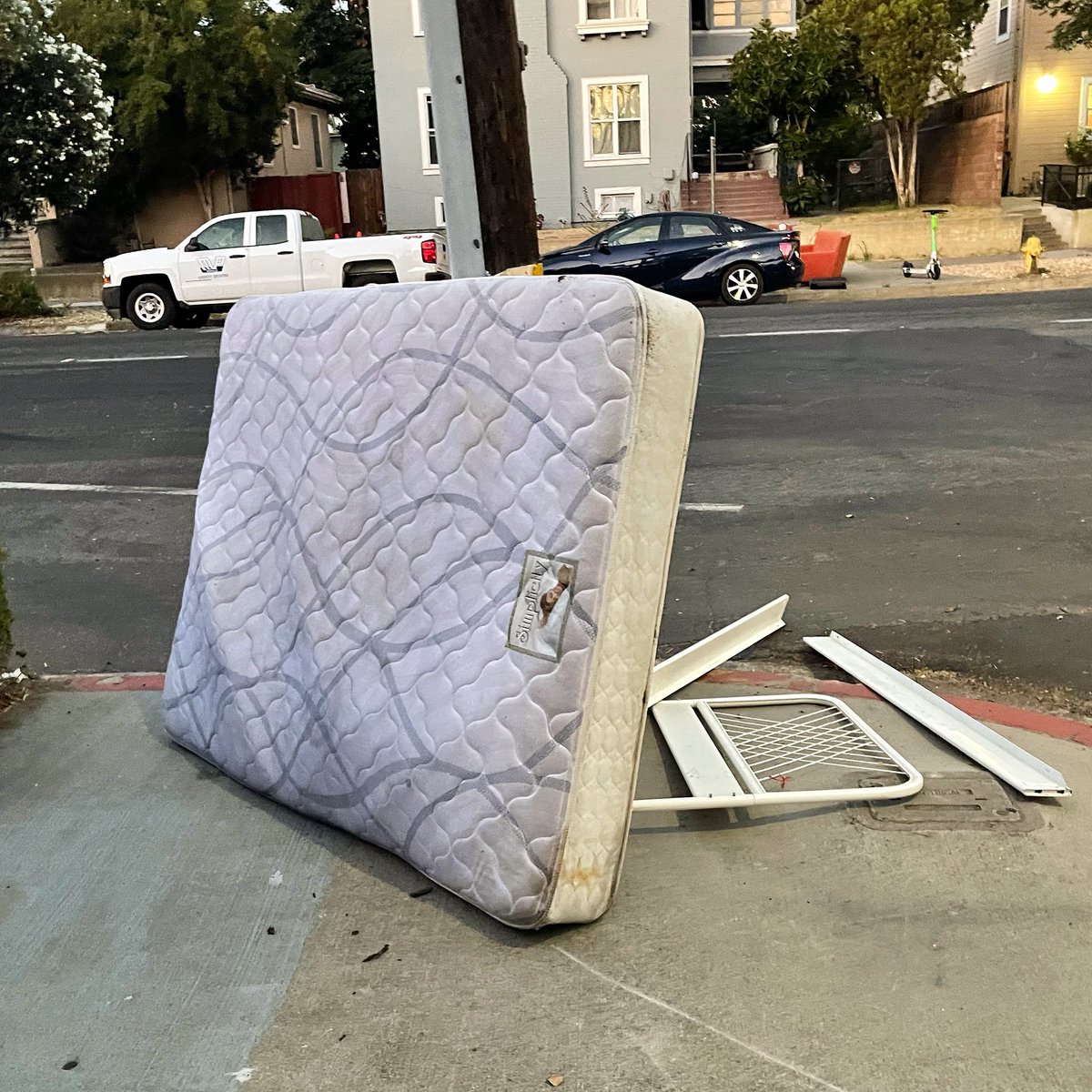 DaddyBird's tweet image. #nothingreallymattress