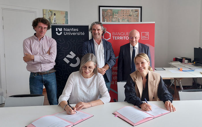 ✍️ Nantes Université signe une convention d'#intracting avec la @BanqueDesTerr pour accélérer la rénovation énergétique de ses bâtiments : u-news.univ-nantes.fr/la-banque-des-…
