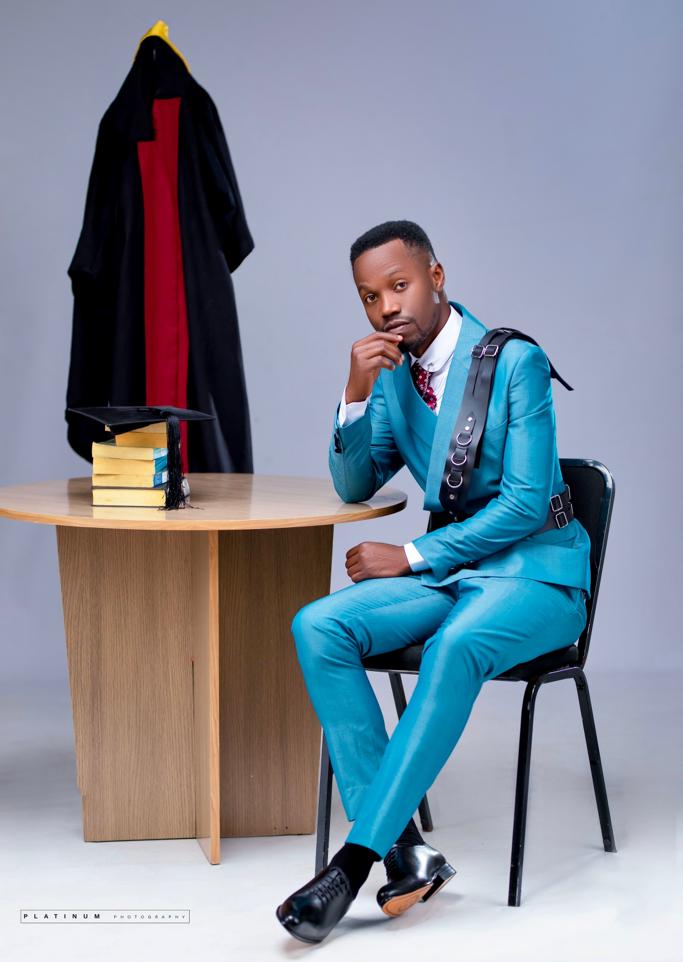 Comfort_Jarden's tweet photo. 😂 😂 😂 😂 Guy had to make sure he beats his finale Dinner attire. Congratulations Julius Chimbalangondo @Juez_Fashions https://t.co/FQzOEIbRnx