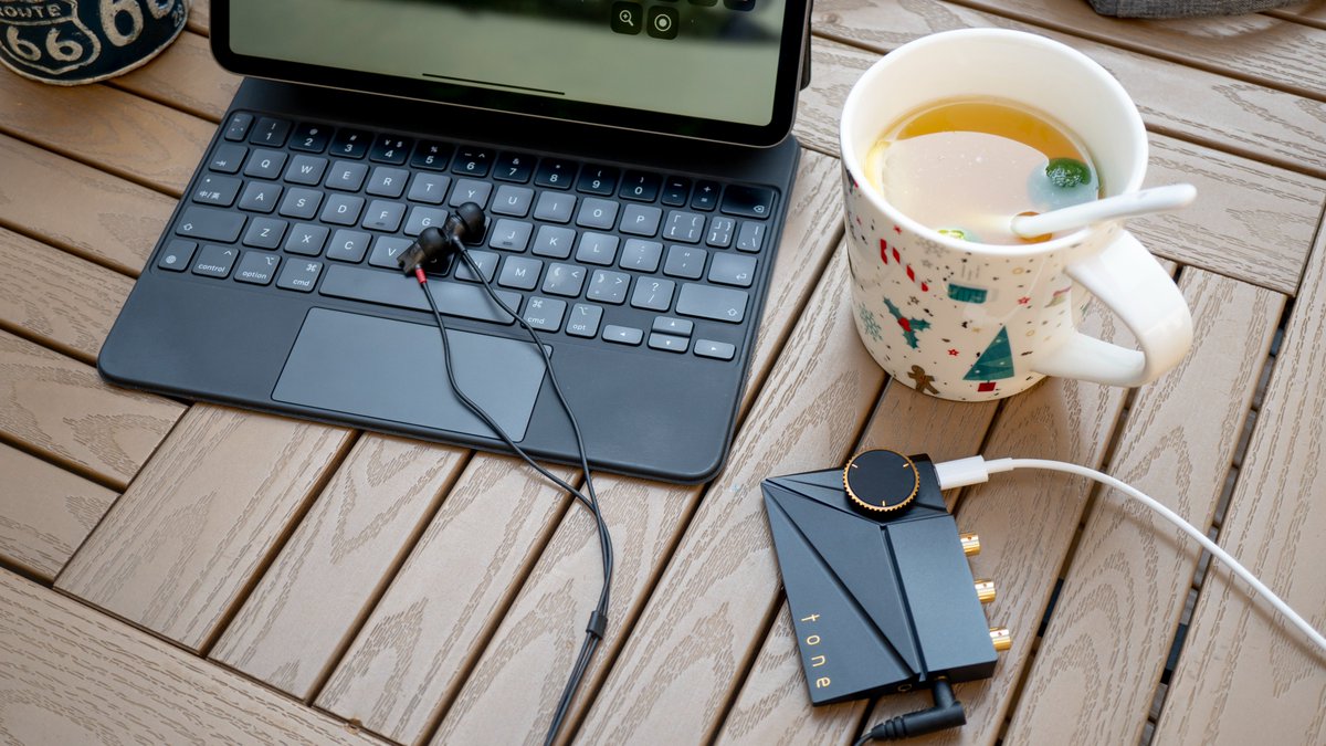 yeueewl's tweet photo. After work, take a break.
Enjoy a cup of tea while listening to music with Tone2 Pro.
#KhadasTone2Pro #Khadas #headphoneamplifier #Amplificateur #DAC #MiniDac #deskdac #Audiophile #iPhone #iOS #Highperformance #Professionallevel #MQA #Bluetooth #kopfhorervestarker https://t.co/KwEzRJPi6R