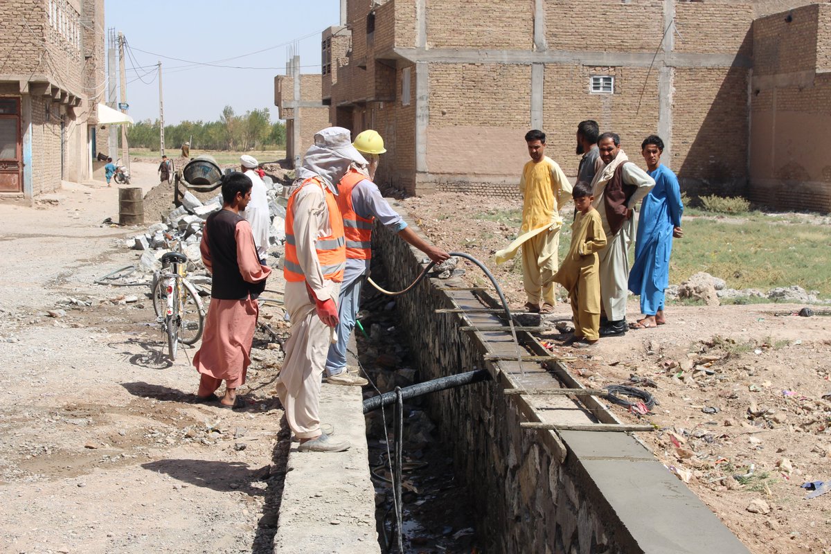 UNHabitatAf's tweet photo. #Pictures👇: Our projects’ progress in #KarteMaiwand and #JamArea of #Herat province, where we are constructing 2⃣0⃣0⃣m and 2⃣1⃣5⃣m canals.
These canals would effectively mitigate the risk of flash floods in these areas. https://t.co/8y1X8MVjdE
