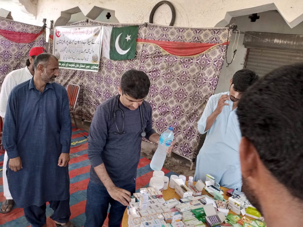 SanaullahMags20's tweet photo. آج کوئٹہ آن لائن رضاکاران اور وائس آف صحبت پور کے اشتراک سے صحبت پور میں سیلاب متاثرین کیلئے میڈیکل کیمپ کا انعقاد کیا گیا۔ آپ تمام دوستوں کے تعاون کا شکریہ۔
@Groupquetta @ZiaKhanqta @Sarmadky @ZainkhosaPK @jam_kamal @bibia7511 @SaifMagsi @farhat_saleem15 https://t.co/j0cJGgAIbk