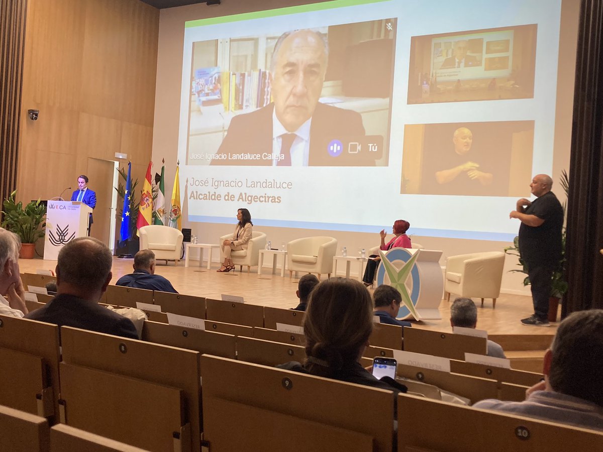 clementepiter's tweet photo. Comienzan las I Jornadas de Agendas Urbanas Locales en #Algeciras Su lema expresa de forma clara el trabajo que todos tenemos por delante #RumboAlFuturo @aytoalgeciras https://t.co/WOiJvB27H9