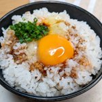 中華風に大変身!旨味たっぷり「オイスターラー油卵かけご飯」。