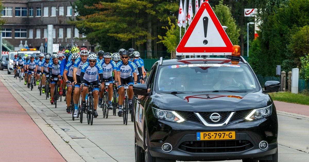 KiKa8118's tweet photo. Mischa stapt morgen op de fiets om 470 kilometer af te leggen voor #KiKa. Samen met ruim 70 collegaâs doet hij mee aan de #AtosTour, een fietstocht van Parijs richting Eindhoven.
Veel succes Mischa en de andere toppers van @Atos
https://t.co/g93WHVPpX9 https://t.co/J6CuEt8sQV