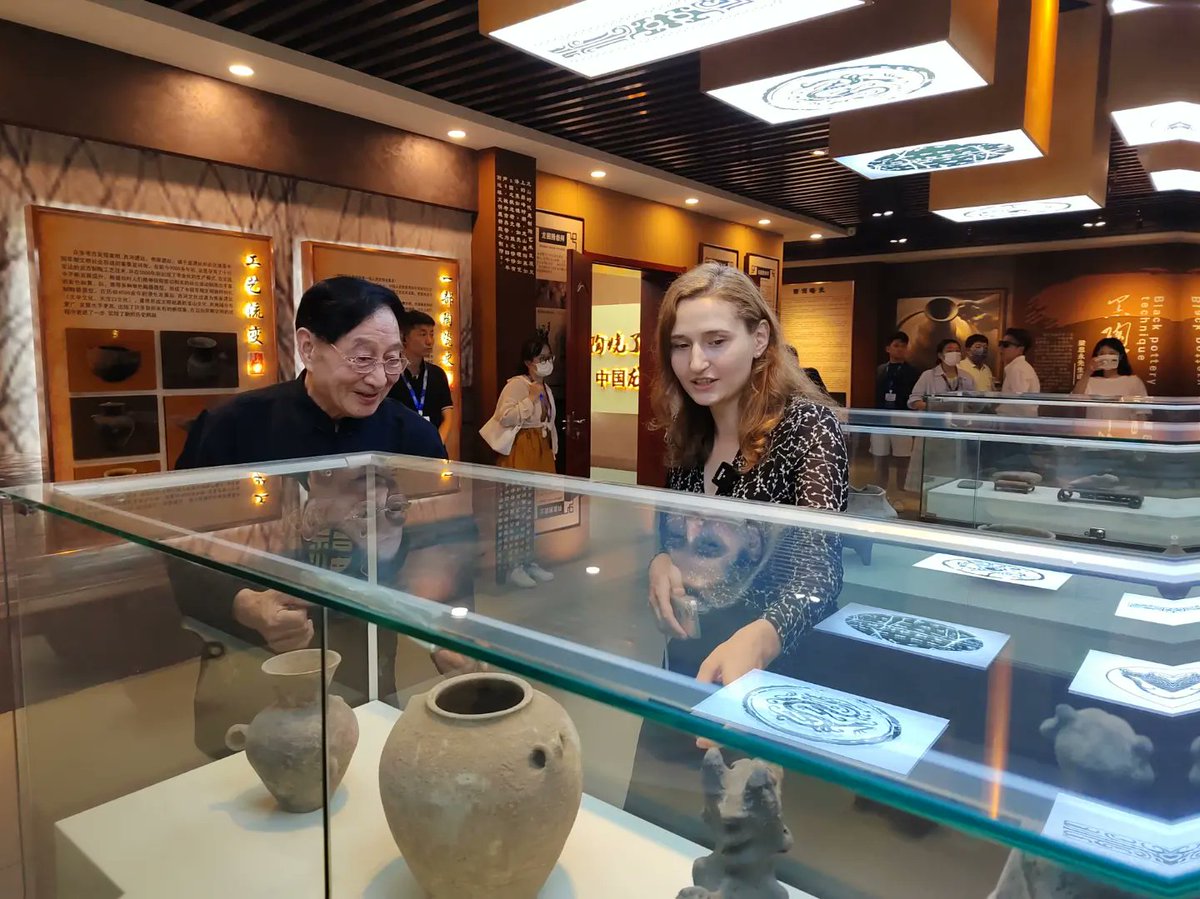 Jinan_ICC's tweet image. #JinanStyle #JinanChina
International #videobloggers visit the spring city of Jinan, admire the beauty of Daming Lake, and taste the spring water-made tea in the small courtyard.