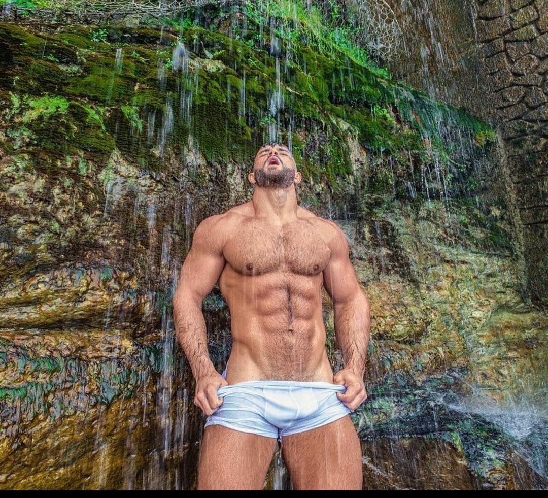 modelguyz's tweet photo. comment va moi https://t.co/s9sQPKDAWz
