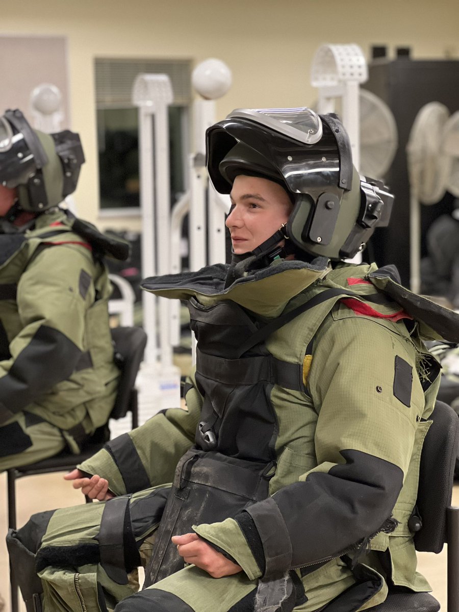 EchoCompany832's tweet photo. EOD (89D) Soldiers took their Bomb Suit Assessment this morning executing a plethora of tasks that will test their dexterity, physical and mental prowess.
#GoOrdnance
#PowerToSpare
#EchoLeadsTheWay
#EliminateTheThreat
@EODCSM @LTCRobinson_B @CSM_Grant @PomsNBombs https://t.co/B4UHeQXCKV