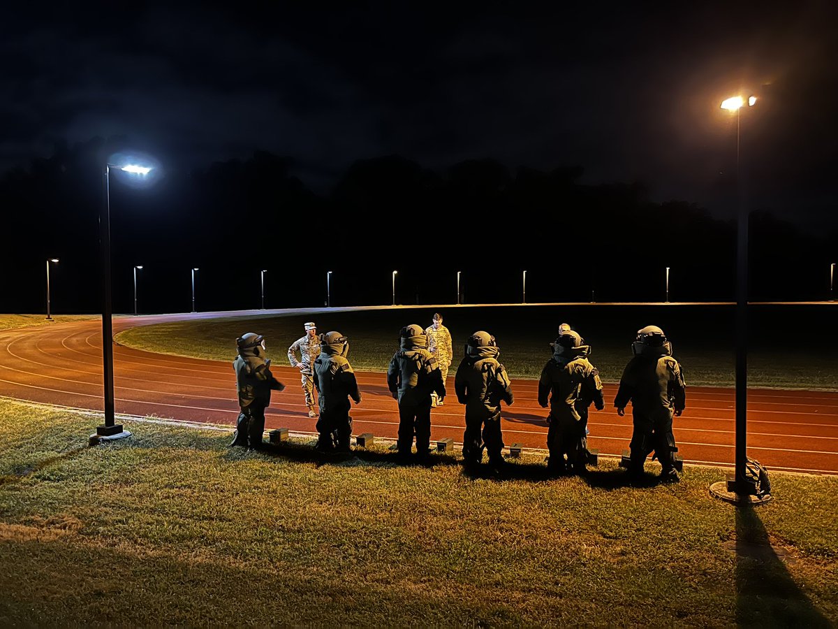 EchoCompany832's tweet photo. EOD (89D) Soldiers took their Bomb Suit Assessment this morning executing a plethora of tasks that will test their dexterity, physical and mental prowess.
#GoOrdnance
#PowerToSpare
#EchoLeadsTheWay
#EliminateTheThreat
@EODCSM @LTCRobinson_B @CSM_Grant @PomsNBombs https://t.co/B4UHeQXCKV