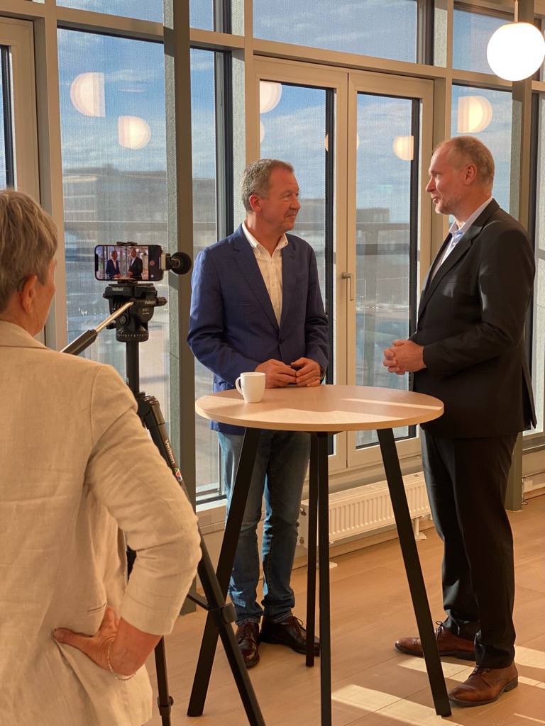 Henning Lauridsen🇺🇦 @henningl.bsky.social🦋 (@hlaurid) on Twitter photo <a href="/Finnor/">Finans Norge</a> og <a href="/eiendomsmegling/">Eiendom Norge</a> inviterer til høstens viktigste boligkonferanse 18.10.
-Hvor skal markedet?
-Får vi nordisk boligprisfall?
-Hvor høyt skal styringsrenten?
-Er kredittrasjoneringens tid forbi?
-Hva gjør statsbudsj for 2023 med boligmarkedet?
finansnorge.no/aktuelt/arrang… <a href="/Finnor/">Finans Norge</a> og <a href="/eiendomsmegling/">Eiendom Norge</a> inviterer til høstens viktigste boligkonferanse 18.10.
-Hvor skal markedet?
-Får vi nordisk boligprisfall?
-Hvor høyt skal styringsrenten?
-Er kredittrasjoneringens tid forbi?
-Hva gjør statsbudsj for 2023 med boligmarkedet?
finansnorge.no/aktuelt/arrang…