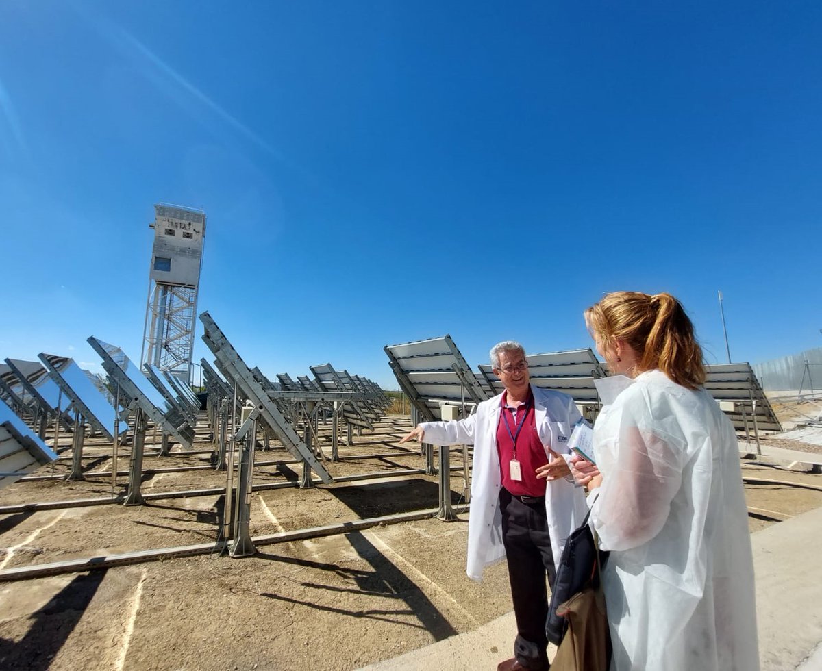 IMDEA_Energia's tweet photo. This week we have received the visit of the German newspaper @handelsblatt to learn about the #SunToLiquid project technology and the thermochemical production of kerosene using solar energy, water and CO2. https://t.co/UQFA8tSzYy