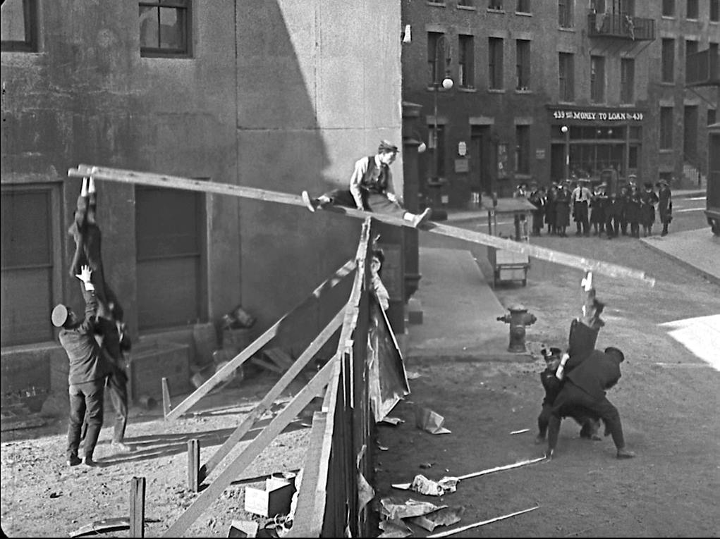 CompagniaTDF's tweet image. &quot;Fidarsi è difficile. Sapere di chi fidarsi, ancora più difficile.&quot;

 #MariaVSnyder

#Fidarsi

---

- Immagine da &quot;Poliziotti&quot;, #BusterKeaton 1922 -