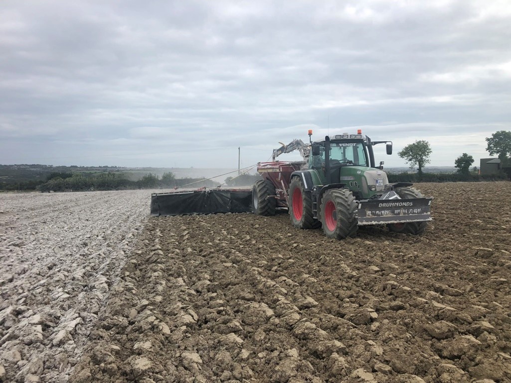 Drummonds offers a lime and variable rate lime spreading service through our branch network. 
We will organise ground lime deliveries and an accurate spreading service provided by our local contractor.
Get in contact today!☎️