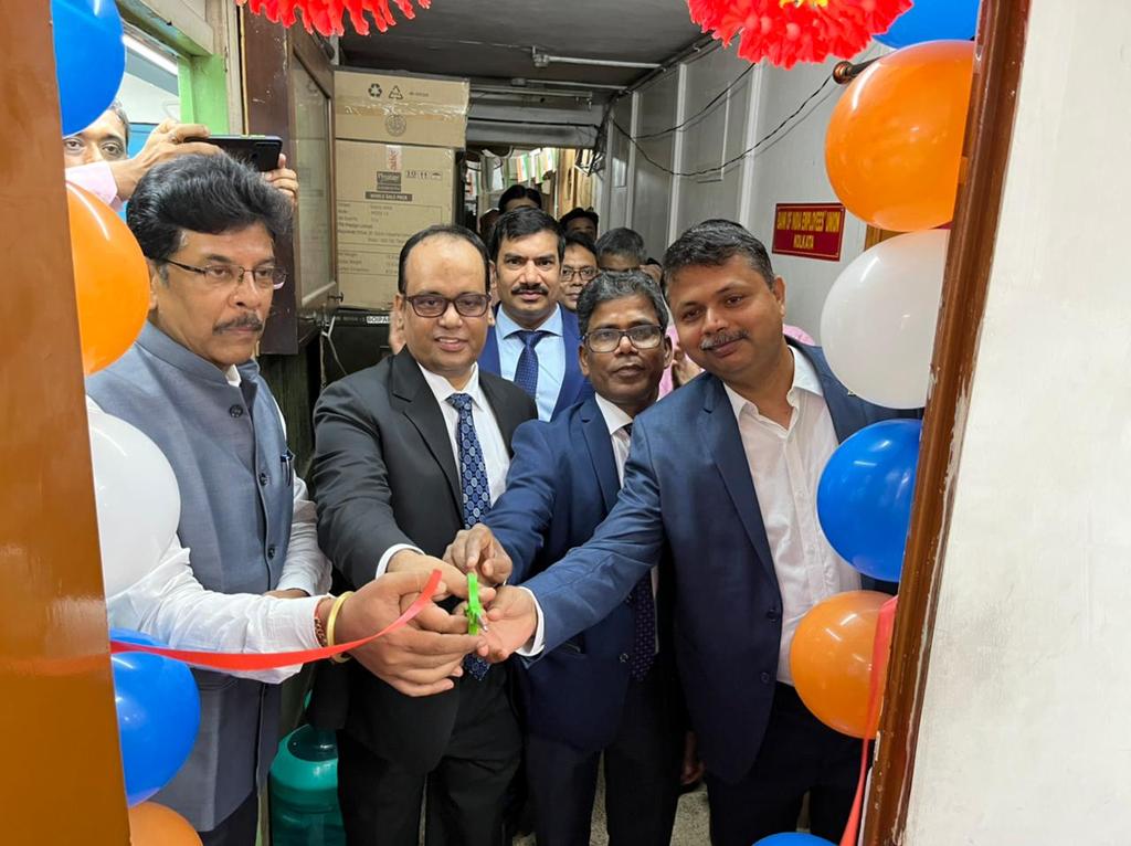 sanjaybpi's tweet photo. @BankofIndia_IN @DFS_India
117 साल के सार्थक अस्तित्व और देश की अर्थव्यवस्था का नेतृत्व करने वाला बैंक ऑफ इंडिया अपने स्थापना दिवस पर अपने वफादार ग्राहकों का आभार व्यक्त करता है। इस शुभ दिन पर हम देश की सेवा करने का संकल्प लेते हैं।
#WeLoveBankofIndia #BOI https://t.co/BNzLrhfbhA