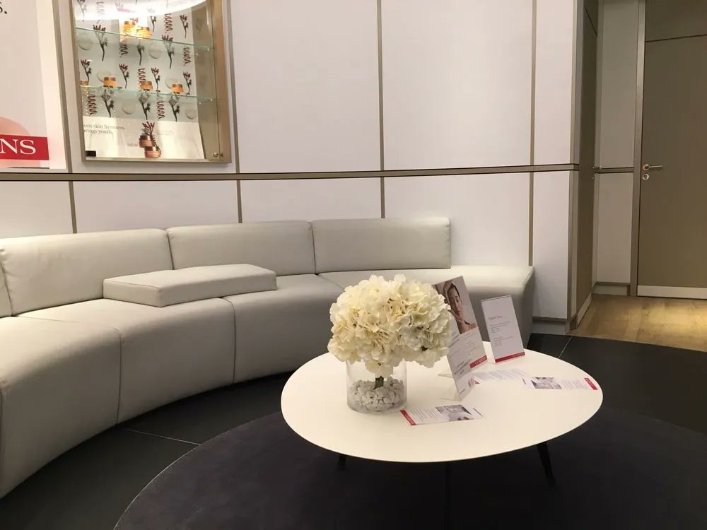 lounge_review's tweet photo. Taste the piece de resistance at @AirFrance La Premiere Lounge, their full-service restaurant with menus crafted by Michelin-starred Chef @Alain_Ducasse1, at Paris Charles de Gaulle Airport
https://t.co/HZcv3UhK30  
@ParisAeroport https://t.co/YahNH4RAYa