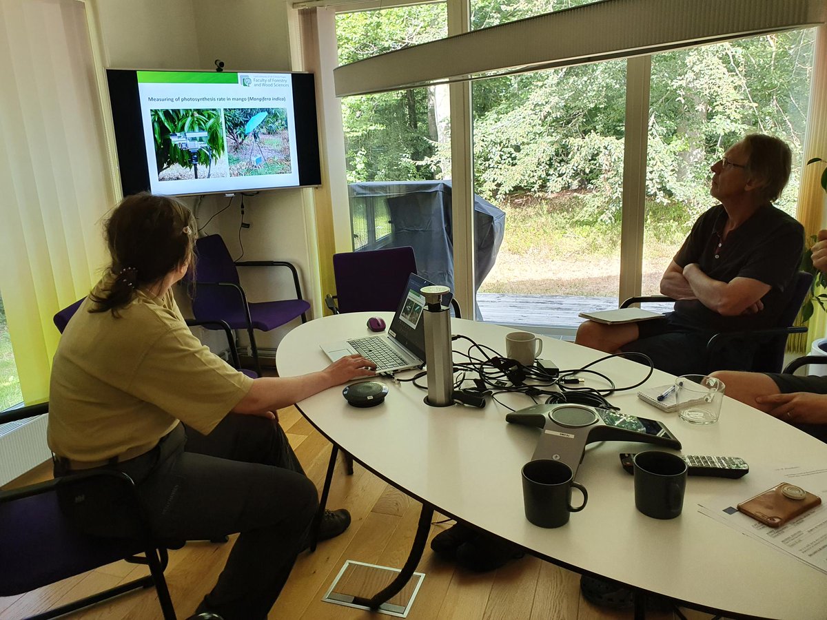 KGFLD_Prague's tweet photo. Prof. Lstibůrek and doc. Tomášková visited @Skogforsk Ekebo, and gave a presentation in front of Swedish forest geneticists. https://t.co/KWmUfZKkBE