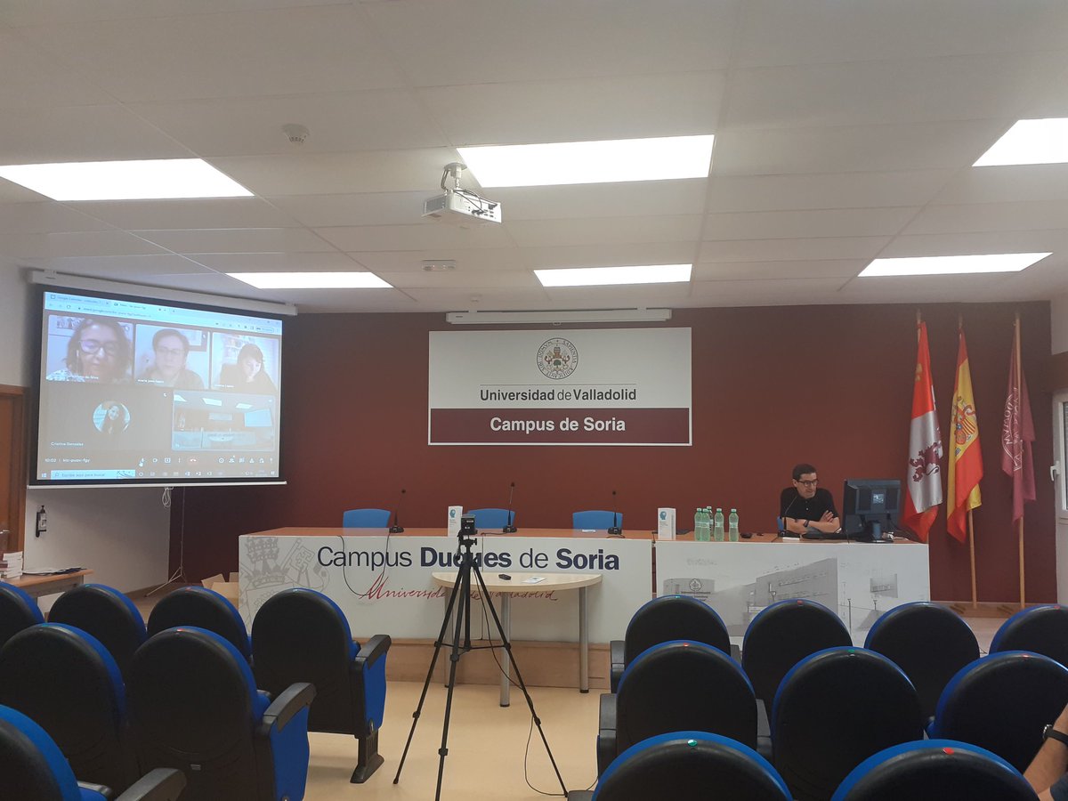 StellaStellae's tweet photo. #EPACVI Tercera y última sesión. Comenzamos con María José López y Cristina Redondo hablando del legado patrimonial, pedagógico y arquitectónico de los centros edcativos de formación profesional en Málaga. https://t.co/Q60GKgzZXJ