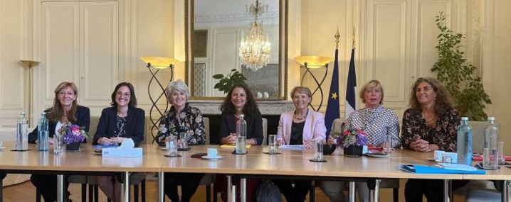 Le Cercle <a href="/InterElles/">Cercle InterL</a> a été très honoré de pouvoir partager ses enjeux d'#Egalite #professionnelle avec Madame la Ministre <a href="/RomeIsabelle/">Isabelle Rome</a> dans le cadre du rv organisé par le réseau <a href="/2gapF/">2Gap France</a> Et bien sûr  <a href="/InterElles/">Cercle InterL</a> est prêt à apporter sa contribution au travail de réflexion