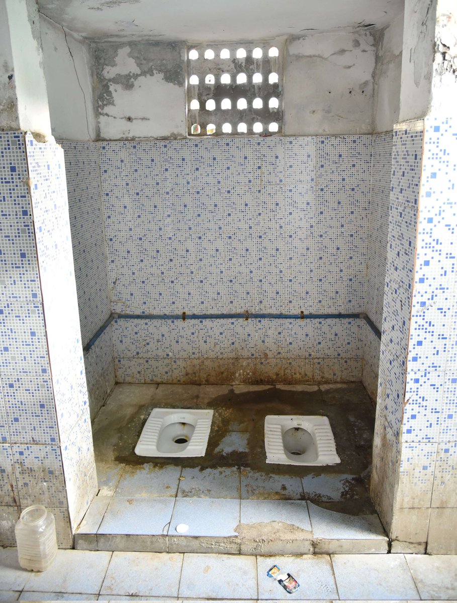 Twin Toilet, inspired from Sochi #Russia seen at #Coimbatore Doorless and Hopeless !  @DevanathanvTOI <a href="/CbeCorp/">Coimbatore Corporation</a> <a href="/CoimbatoreSmart/">Coimbatore Smart City Limited</a> <a href="/ASubburajTOI/">SubburajTOI</a> @deepaksTOI #smartcity