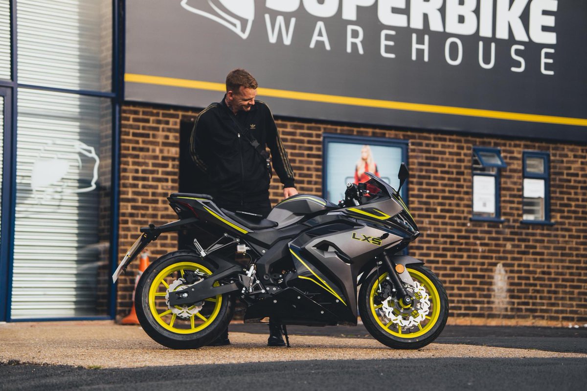 superbikewh's tweet photo. Stephen picking up his brand new Lexmoto LXS 125 yesterday!
We have plenty more in stock. All new Lexmotos come with a 2 year warranty.
#lexmoto #lexmotolxr #lexmotolxr125 #lxr125 #adventurebike #bikenews #motorbikeshop #superbike #motorrad #ukbikelife #norwich #norfolk https://t.co/Vj6a9LIv5X