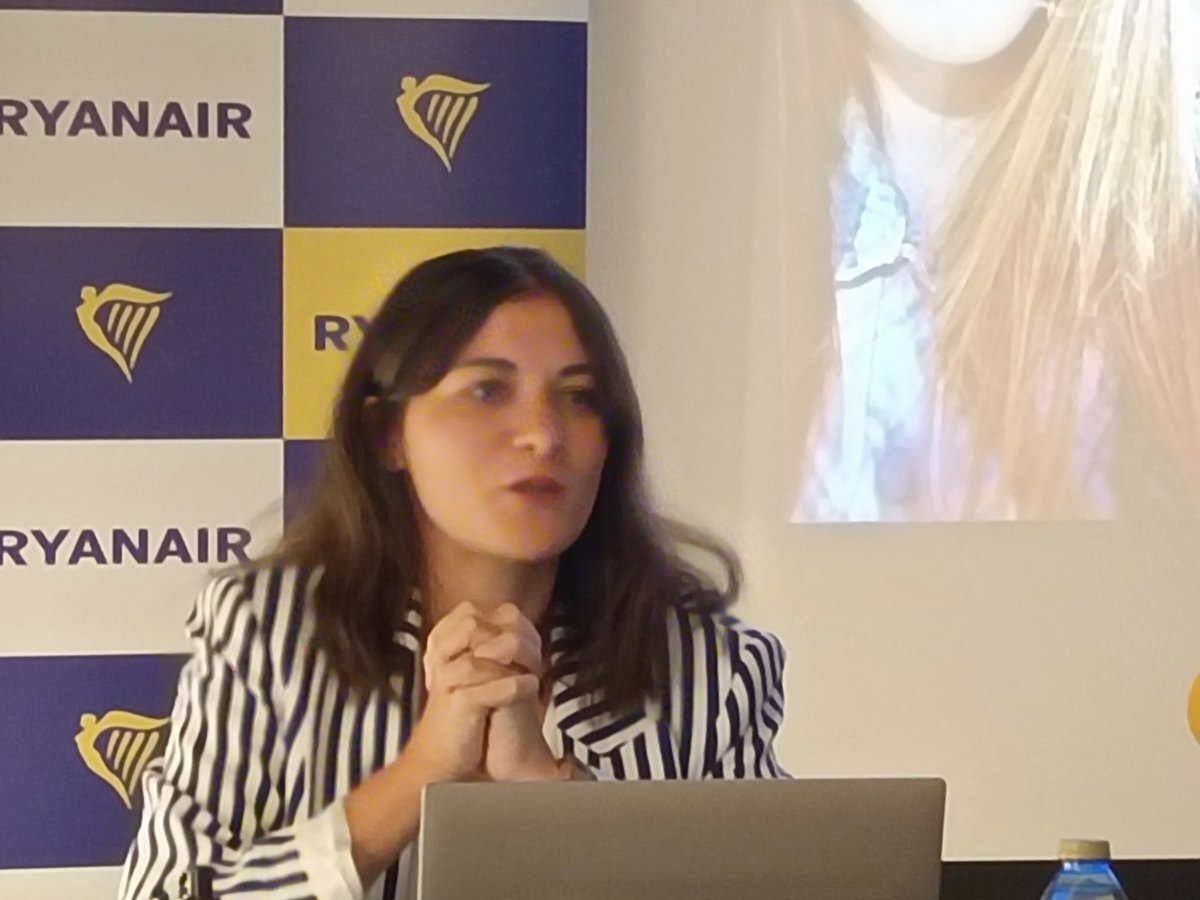 flynewsmagazine's tweet photo. Desde @Ryanair insisten en la nula incidencia de la huelga de sus TCP durante la presentación de sus vuelos en invierno desde Madrid #USO #Sitcpla https://t.co/cc5ucry6i1