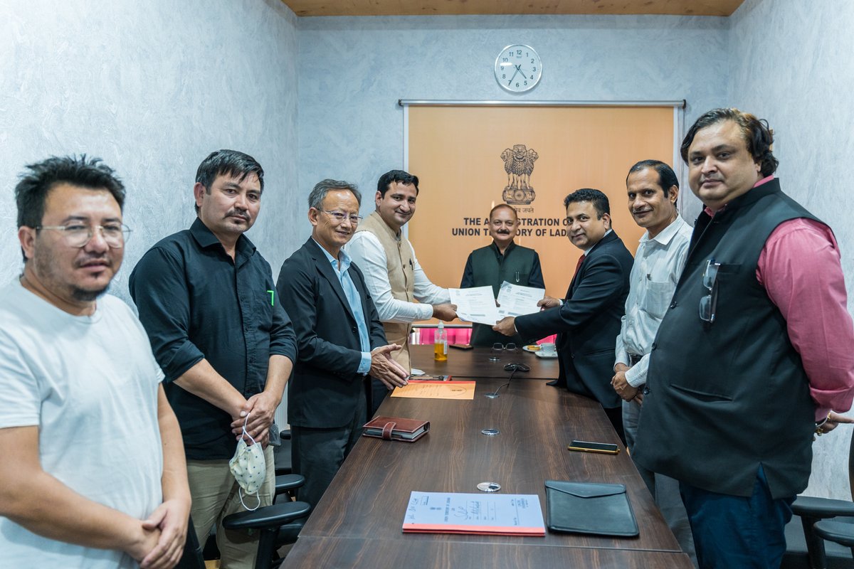 EESL_India's tweet photo. We signed a MoU with the Health &amp; Medical Education Department of UT #Ladakh to integrate #renewableenergy &amp; energy efficient technologies in medical establishments. @PMOIndia @MinOfPower @OfficeOfRKSingh @beeindiadigital @lg_ladakh @NhmLadakh @Ravinder_Dangi1 @CEO_EESL https://t.co/hidhQhO2To
