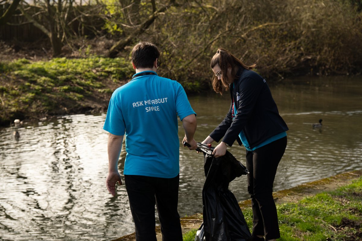 spacecentre's tweet photo. Our Discovery team are taking part in our first #CommunityGivebackDay today.
π Supporting local schools
β»οΈ Learning more about recycling @envagroup
π Cleaning up our adopted part of the River Soar https://t.co/MvcYMDAvMW