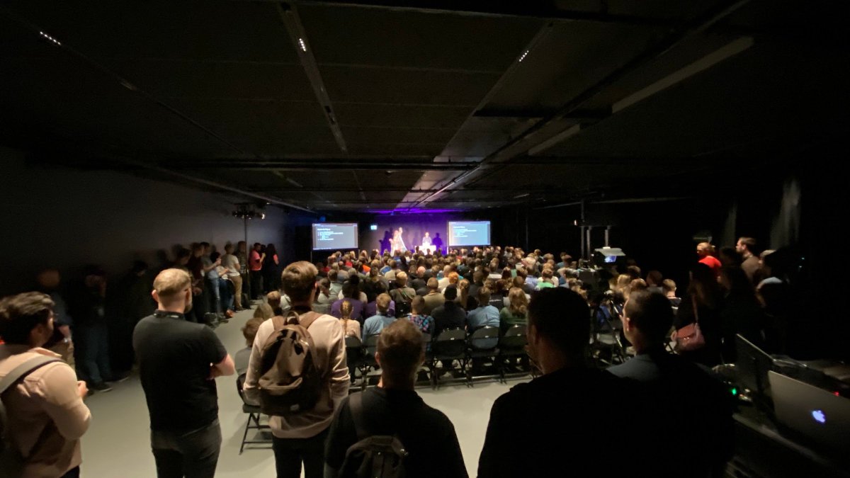 tghack_ctf's tweet image. Vært og sett @TheUnnamedDude ha sin første talk på javazone om "Hvorfor vanlige utviklere burde lære seg hacking".
Det var en del som møtte opp og hørte på, og håper vi ser en del av dere på neste TG:Hack 2023 🕵️🧙
#JavaZone #Java