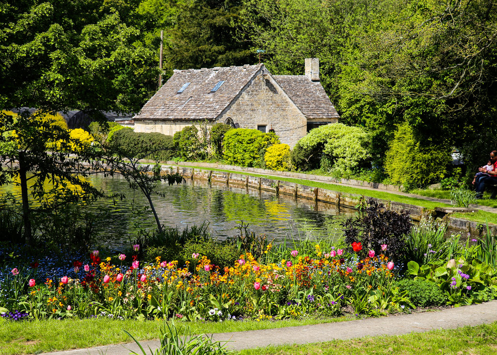 Looking to book a holiday for 2023? On the edge of the Cotswolds, an Area of Outstanding Natural Beauty we offer an excellent selection of rooms, our restaurant and bar plus so much to see and do in the area you’ll be spoilt for choice here, book direct at thetudorarms.co.uk/booking/