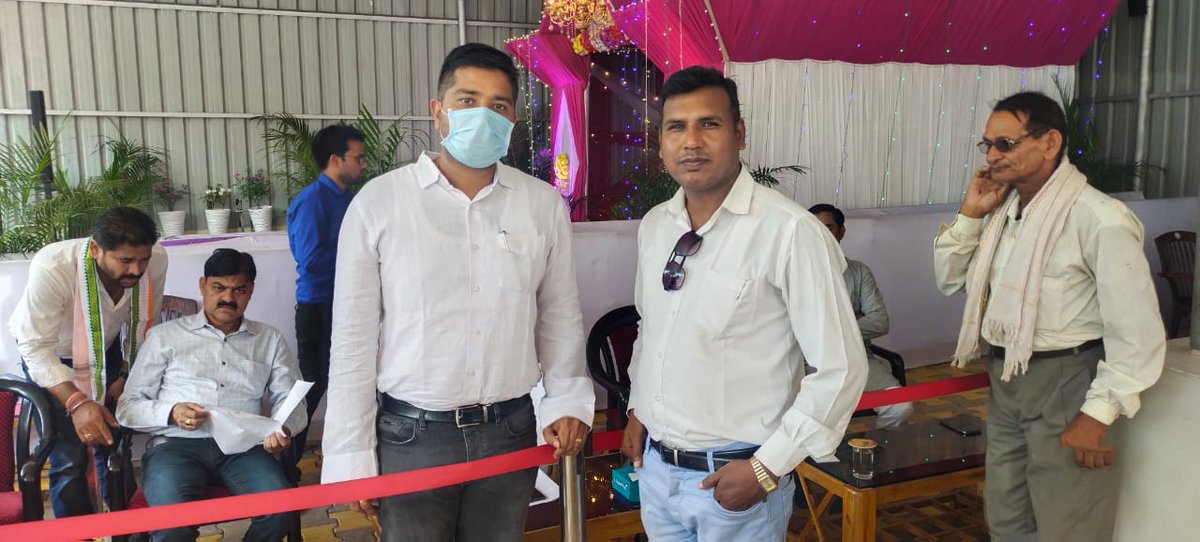 cg_reg_teacher's tweet photo. शिक्षक भर्ती में स्टाइपेंड नियम को शिथिल करने एवं  भर्ती विज्ञापन में जारी किये गये शर्तों के आधार पर वेतनमान ,भत्ते एवं नियमों का निर्धारण हो , इस  मांग को लेकर आज माननीय मुख्यमंत्री श्री भूपेश बघेल जी के सुपुत्र श्री चैतन्य बघेल जी से भिलाई 3 पर मुलाकात की गई ।
@bhupeshbaghel https://t.co/F7OyiKgRyq